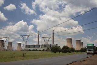 L'Afrique du Sud fait face à une grave crise énergétique. Une première mise en service d'une nouvelle centrale nucléaire est espérée à l'horizon 2032-2033. (Archives) KEYSTONE/AP/DENIS FARRELL